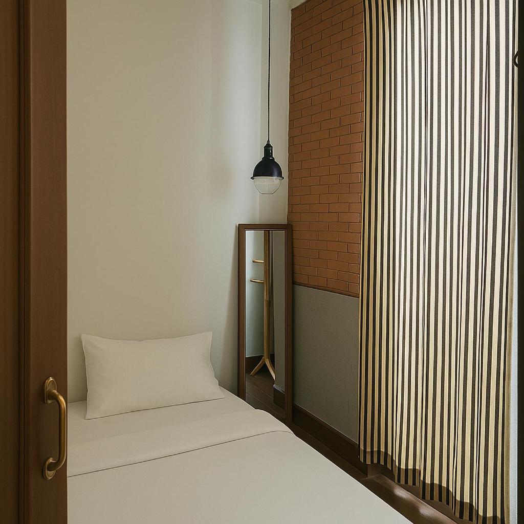 Khunluang Hostel (Adults Only) Chiang Mai Exterior photo